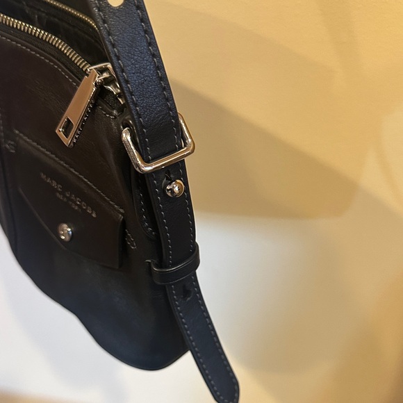 Marc Jacobs Black Crossbody Bag with Silver Details - Picture 4 of 6